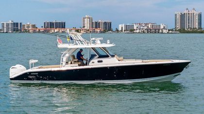 40' Pursuit 2017 Yacht For Sale
